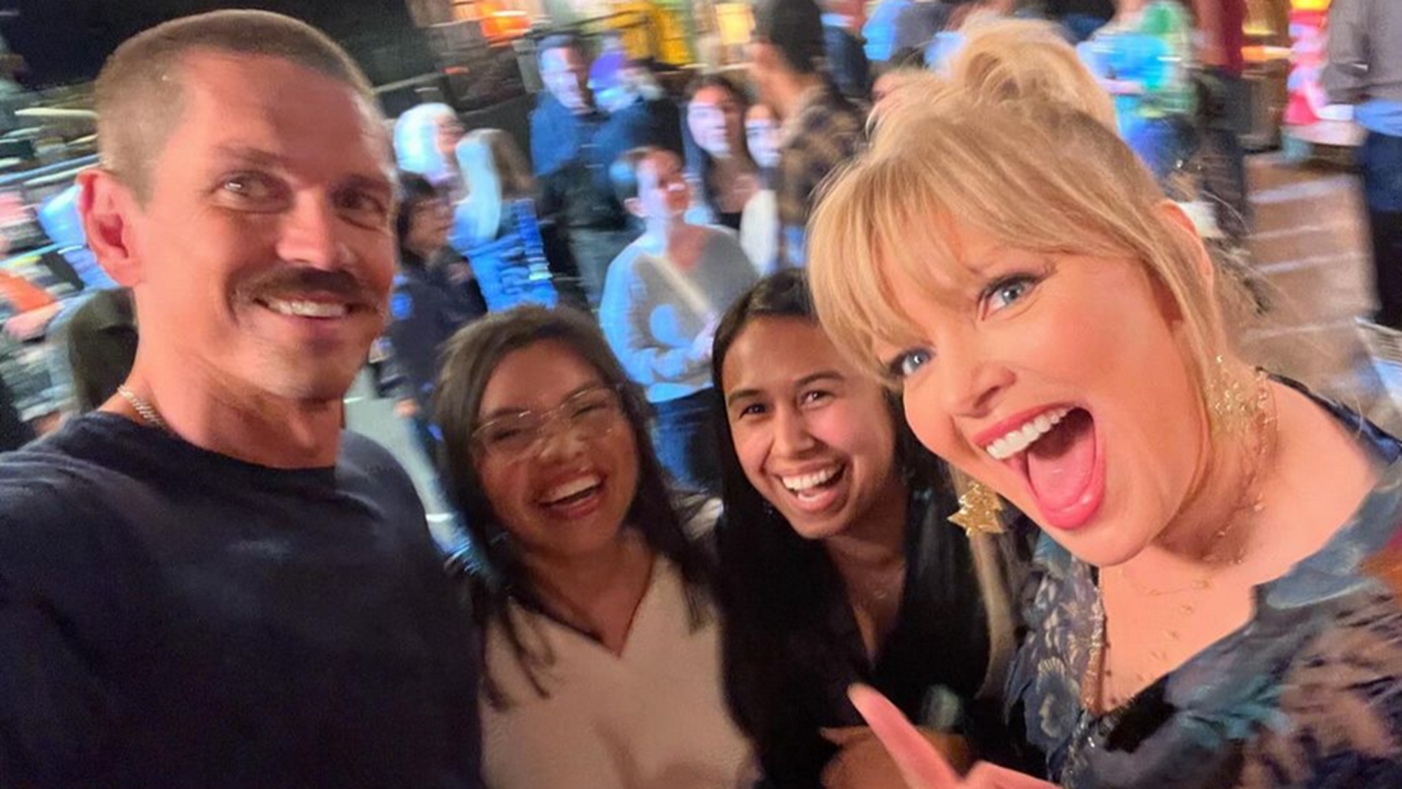 'Happy's Place': See Steve Howey Reunite With 'Reba' Costars Behind the Scenes