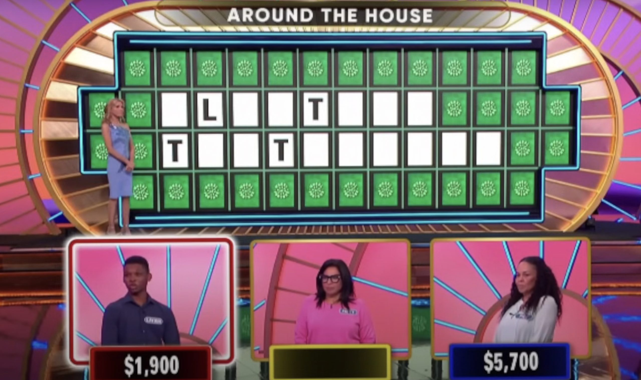 'Wheel of Fortune' Player Makes Ryan Seacrest Trip Over His Words With Stunning Puzzle Solve